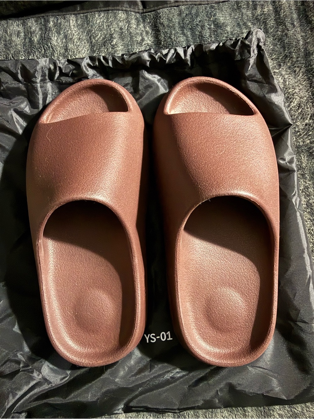 Yeezy YS-01 slides in fudge size 5M/7W